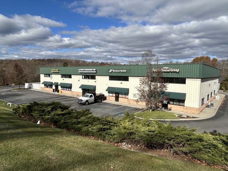 2985 Navajo Rd, Yorktown Heights, NY for lease - Building Photo - Image 2 of 16