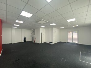 Plough Way, London for lease Interior Photo- Image 1 of 2