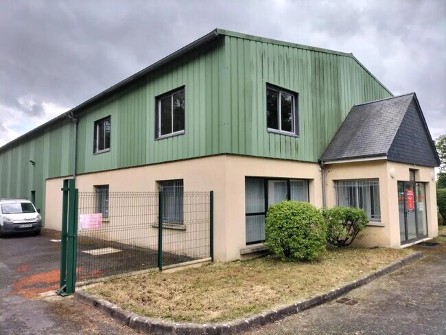 Location Entrepôt 1 300 m²