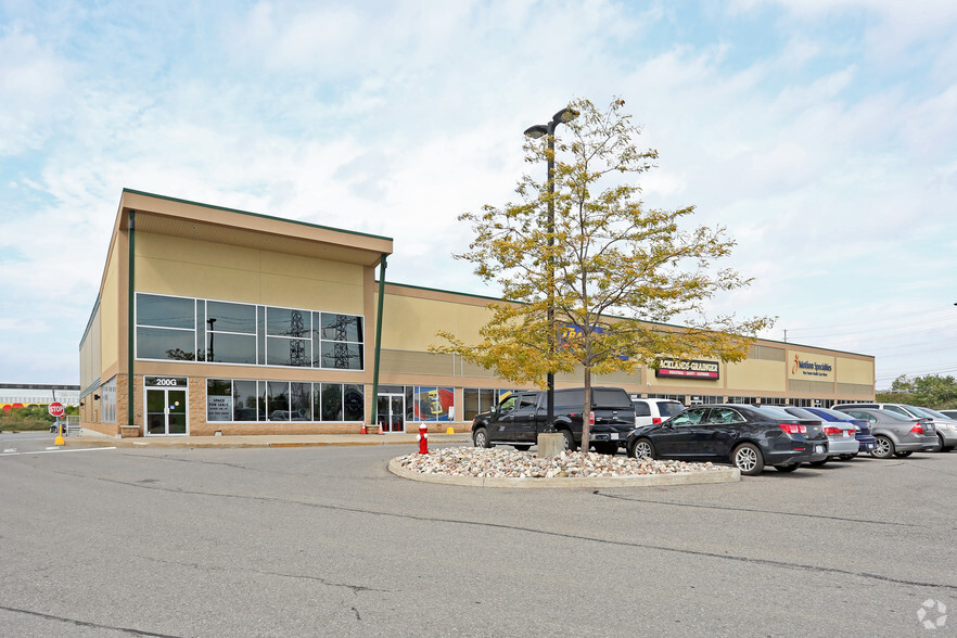 3020 Hawthorne Rd, Ottawa, ON for lease - Building Photo - Image 2 of 6