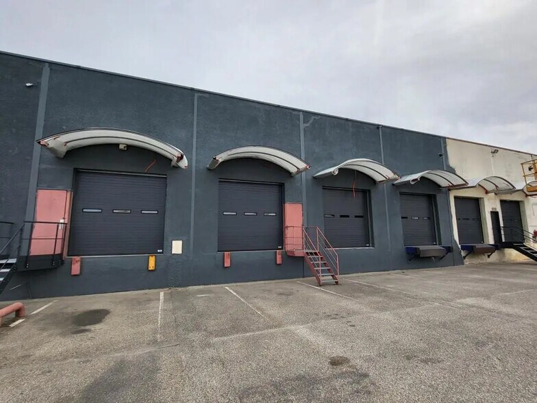 Office in Corbas for lease - Building Photo - Image 1 of 7