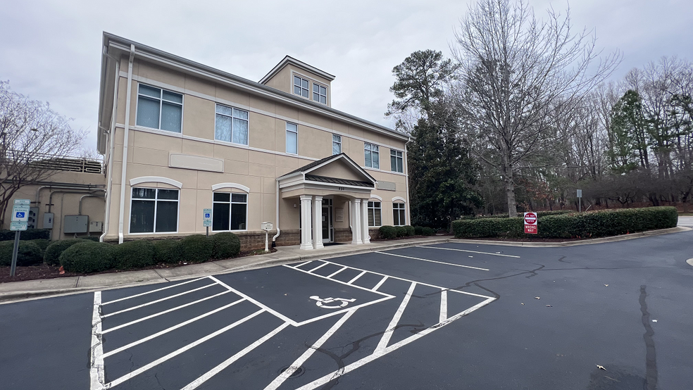 930 SE Cary Pky, Cary, NC for sale - Building Photo - Image 1 of 1