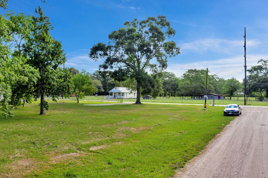 14986 W Tram Road, Splendora, TX 77372