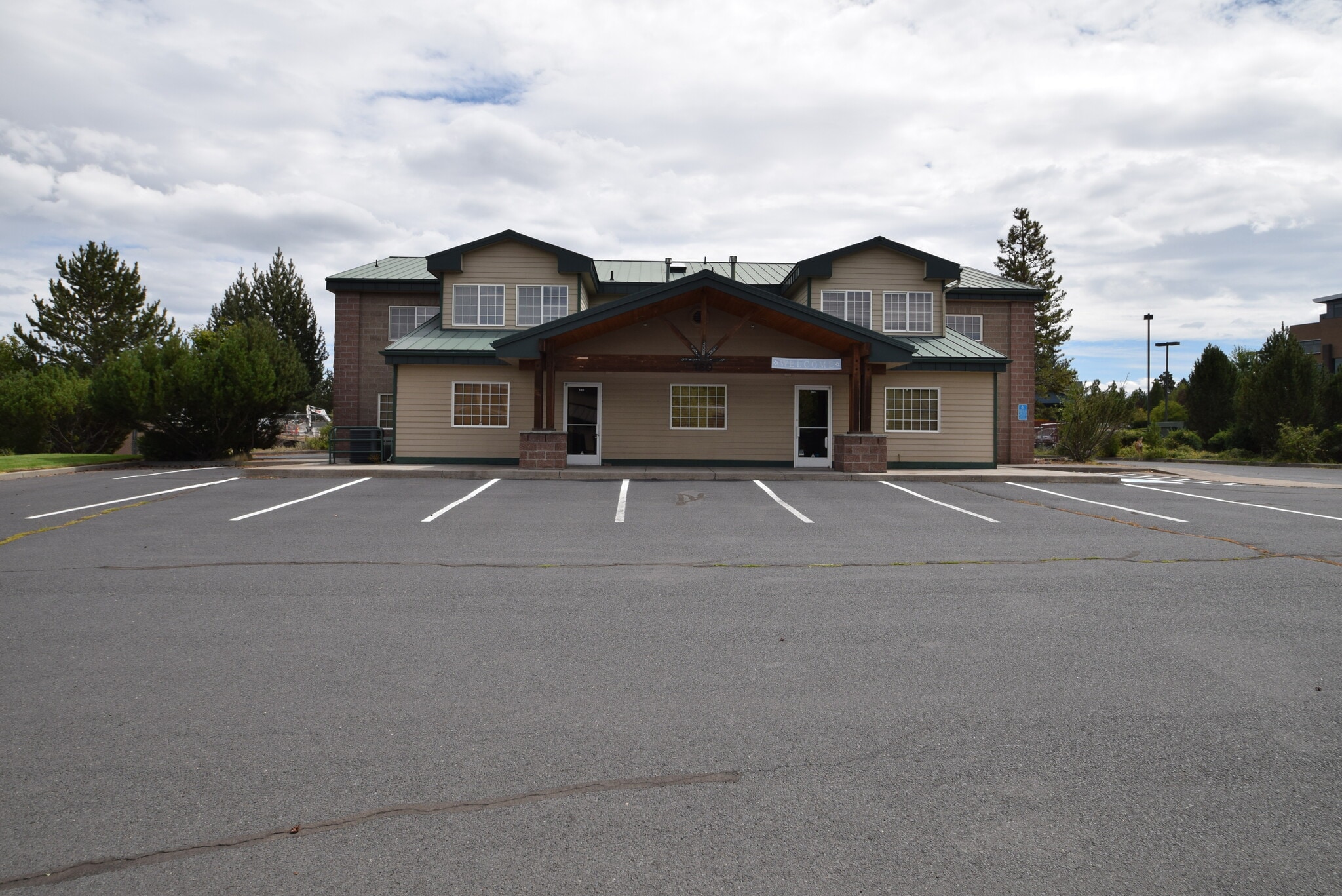 160 SW Scalehouse Loop, Bend, OR for lease Building Photo- Image 1 of 21