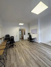 Office in Paris for lease Interior Photo- Image 2 of 4