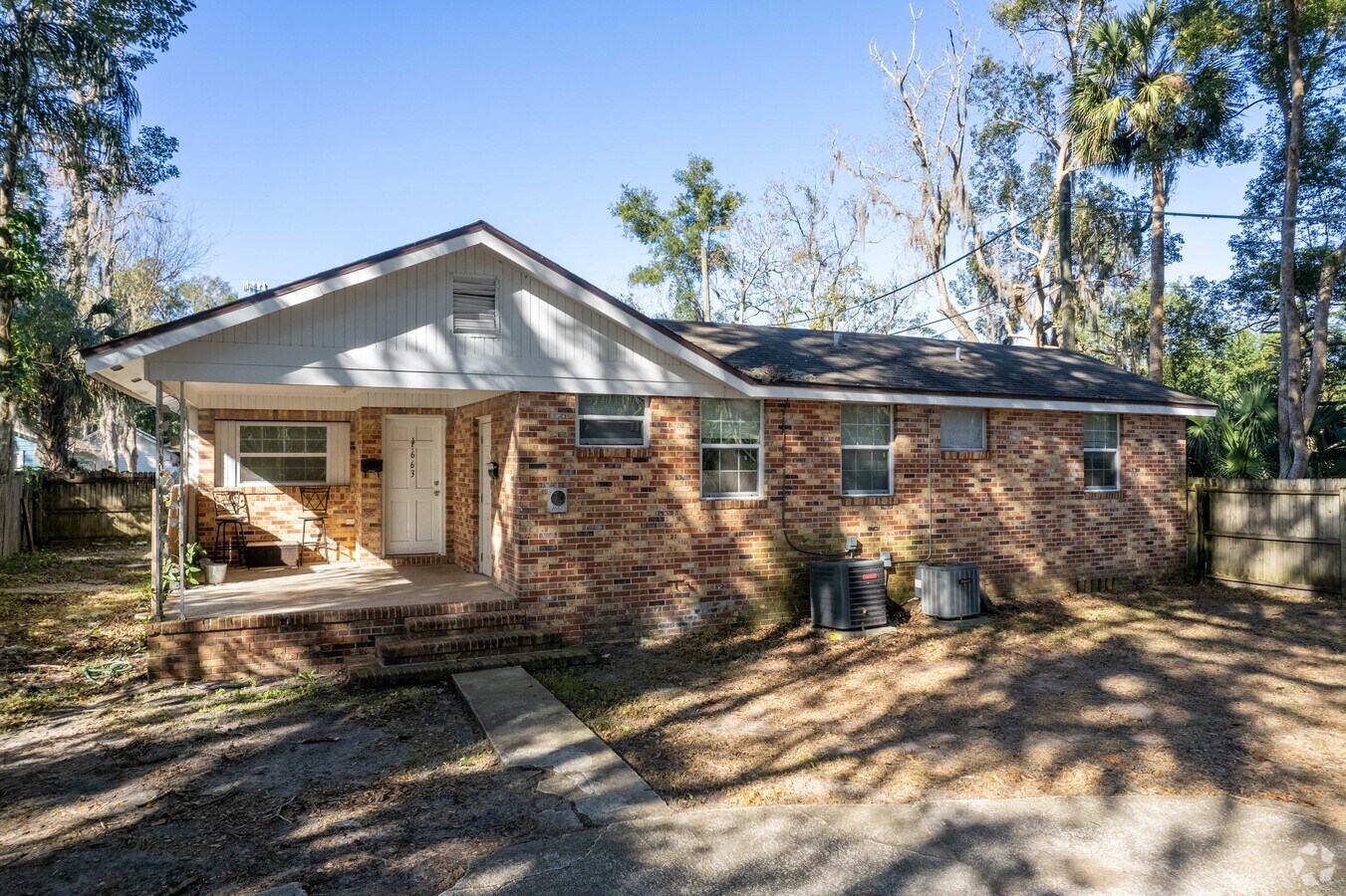 1665 Ryar Rd, Jacksonville, FL 32216