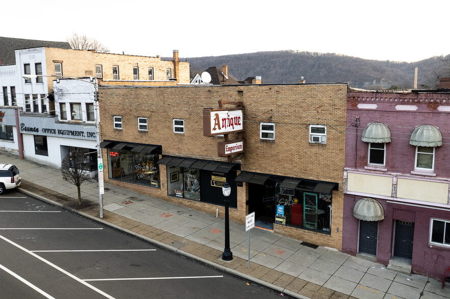 818 7th Ave, Beaver Falls, PA for sale - Primary Photo - Image 1 of 10