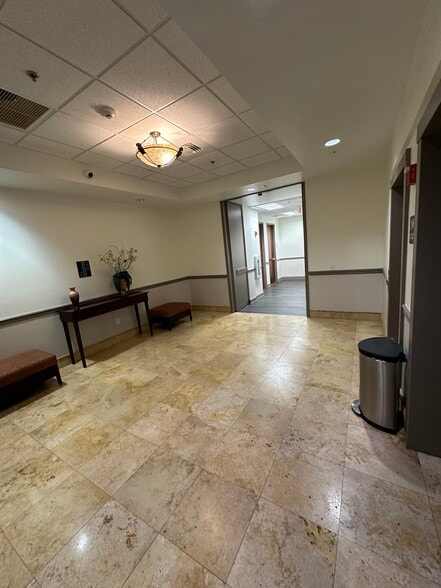 1035-1049 State Road 7, Wellington, FL for lease - Interior Photo - Image 3 of 9