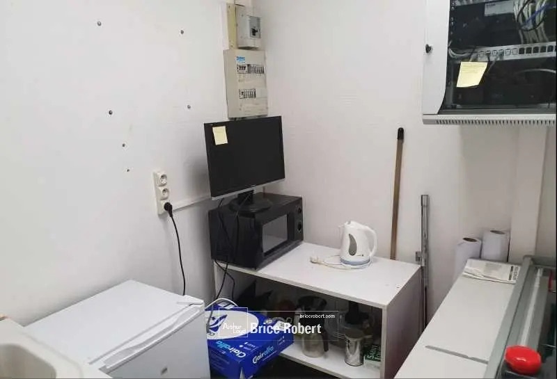 Office in Lyon for lease - Building Photo - Image 3 of 4