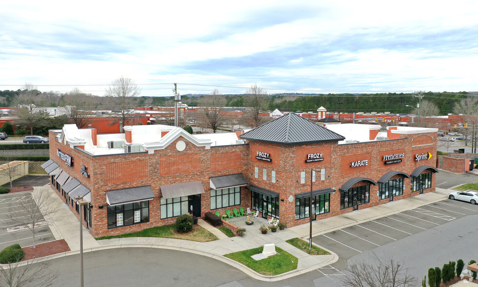 5324 New Hope Commons Dr, Durham, NC for lease - Primary Photo - Image 1 of 9