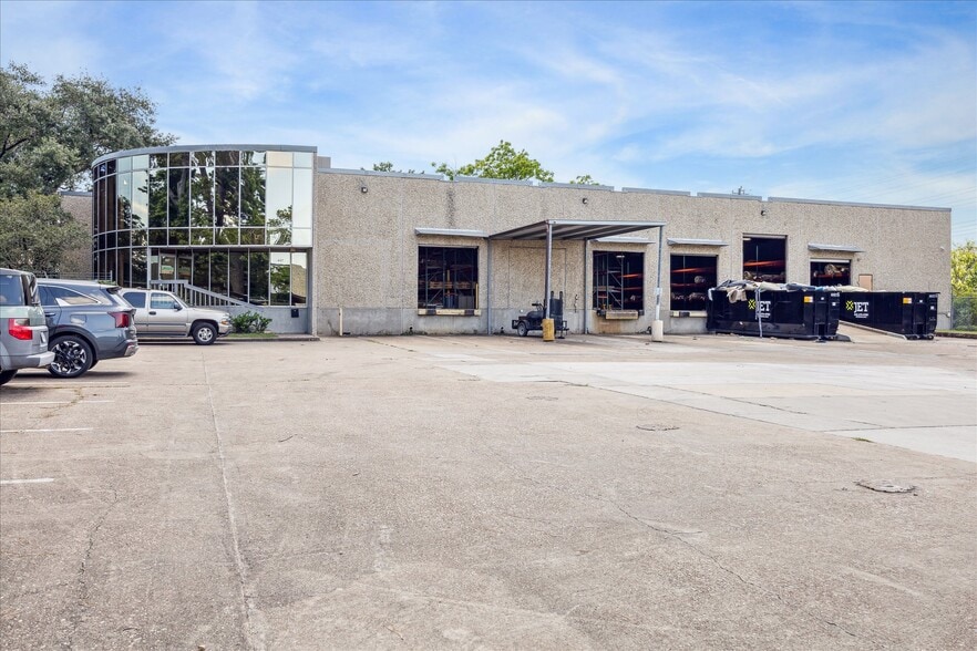 447 W 38th St, Houston, TX for lease - Building Photo - Image 1 of 11
