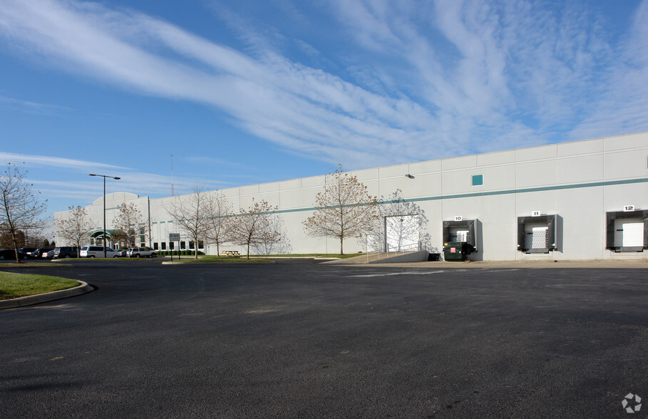 5200 Interchange Way, Louisville, KY for lease - Building Photo - Image 3 of 6