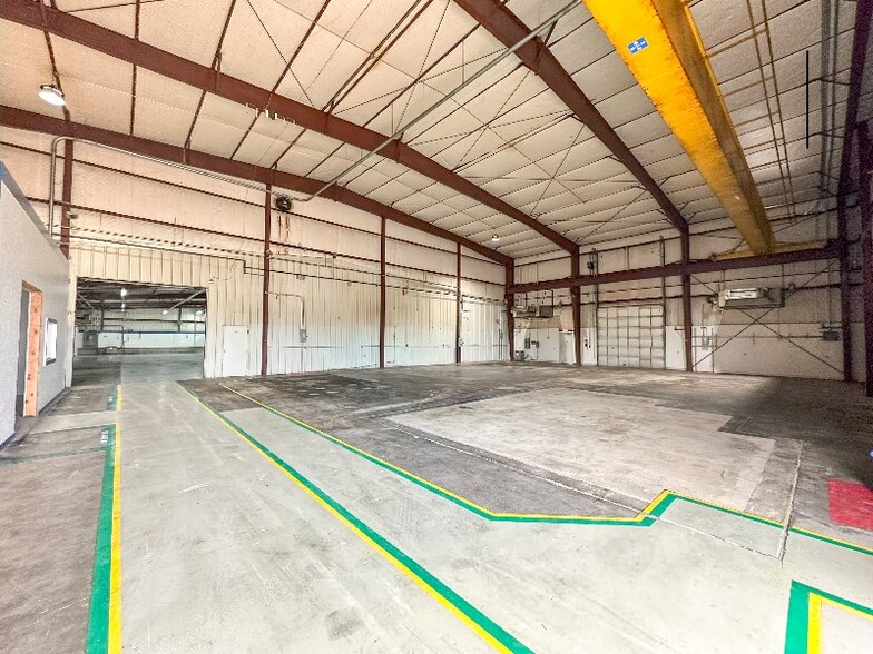 1701 Industrial Blvd, Brenham, TX for lease - Interior Photo - Image 3 of 10