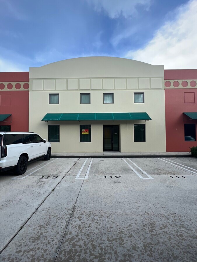 1335 Old Okeechobee Rd, West Palm Beach, FL 33401