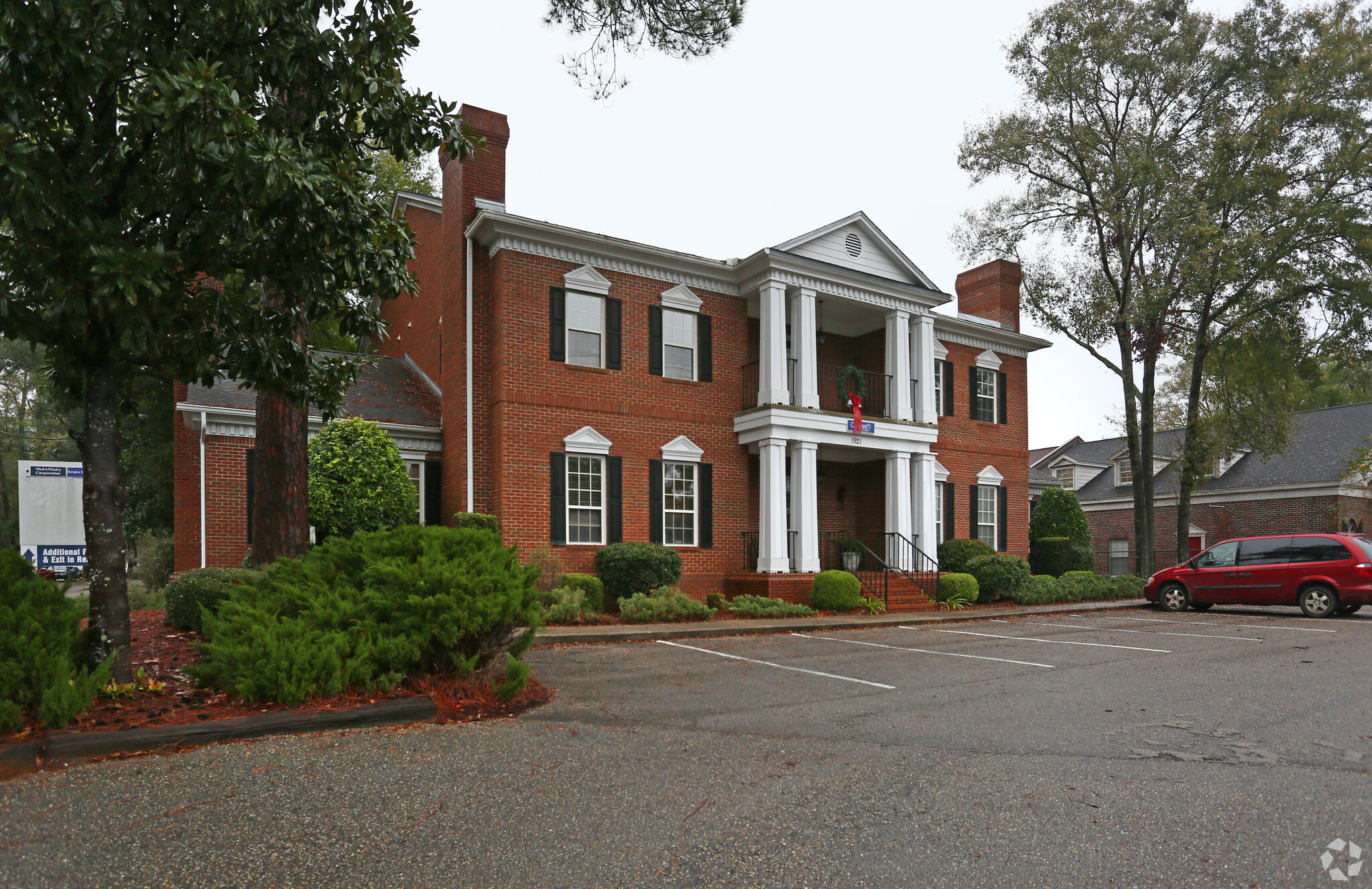 1921 Capital Cir NE, Tallahassee, FL for lease Building Photo- Image 1 of 5