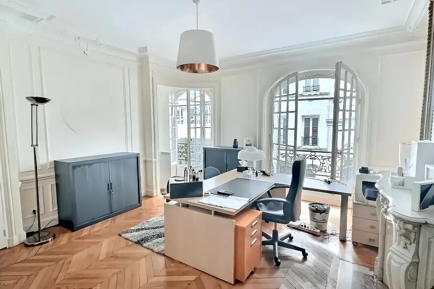 Office in Paris for lease - Interior Photo - Image 2 of 8