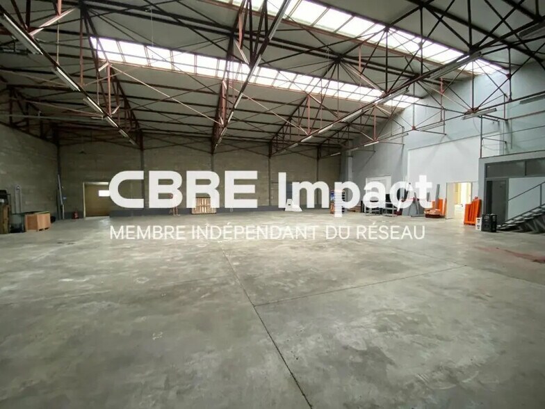 Flex in Dijon for lease - Interior Photo - Image 3 of 9