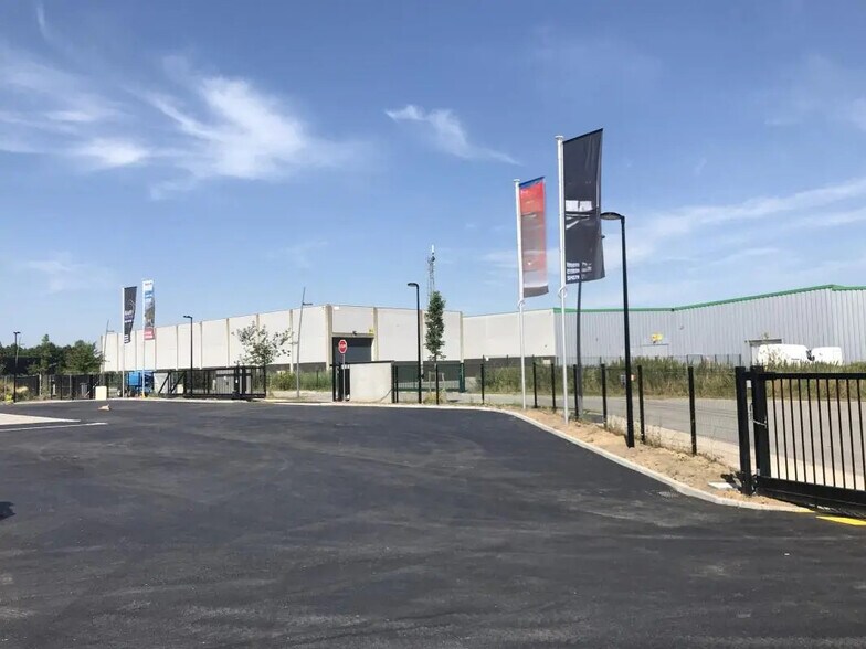 Flex in Cysoing for lease - Building Photo - Image 2 of 8