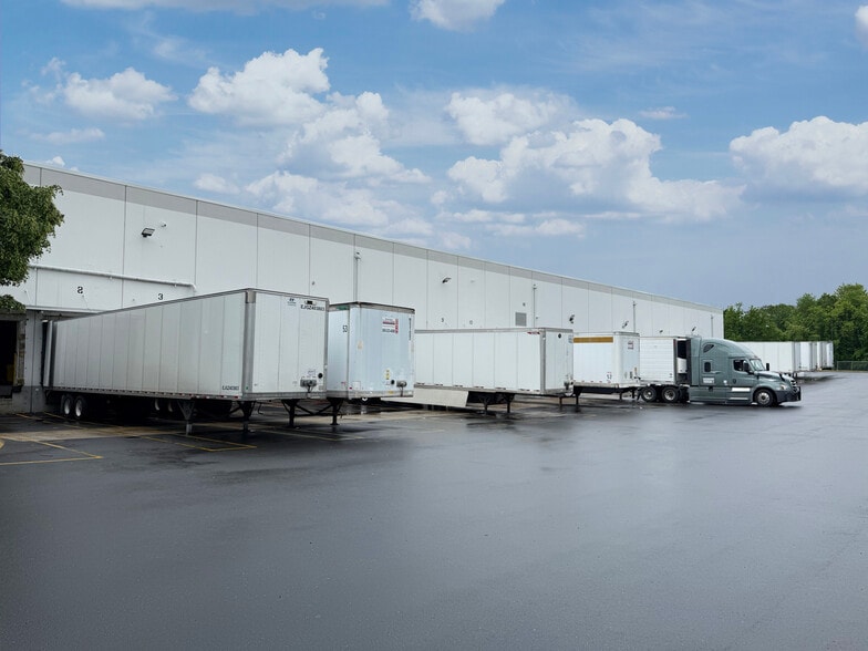 130 Docks Corner Rd, Dayton, NJ for lease - Building Photo - Image 1 of 4