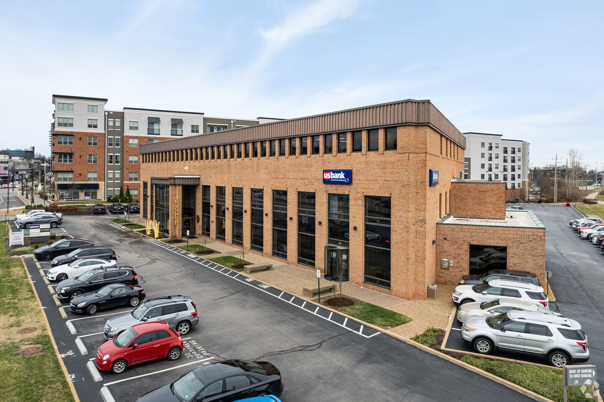 8820 Ladue Rd, Saint Louis, MO 63124 Ladue Place