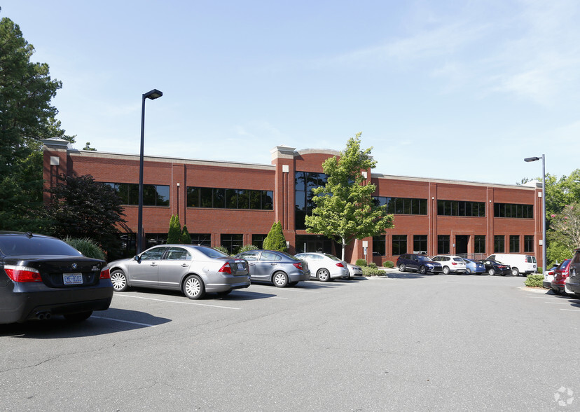 501 Eastowne Dr, Chapel Hill, NC for sale - Building Photo - Image 1 of 5