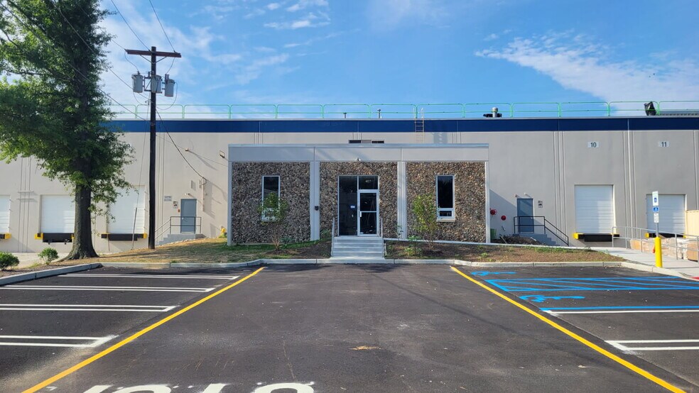 40d Cotters Ln, East Brunswick, NJ for lease - Building Photo - Image 2 of 12