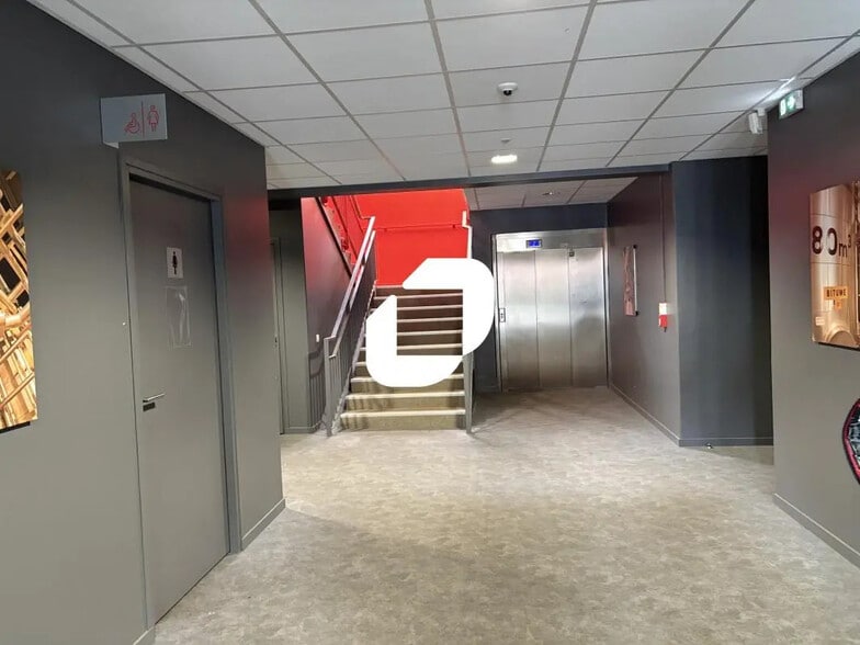 Boulevard De Tournai, Lezennes for lease - Lobby - Image 2 of 15