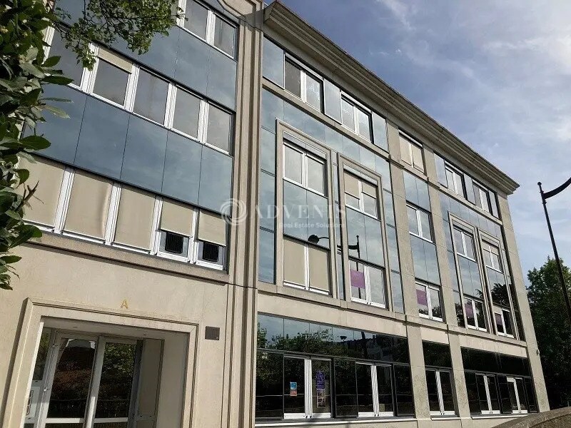 Office in Versailles for lease Building Photo- Image 1 of 10