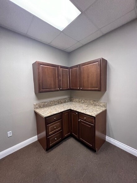 1824 Ackley Cir, Oakdale, CA for lease - Interior Photo - Image 2 of 5