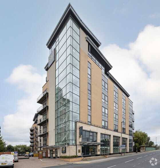 Whitehall Rd, Leeds for lease - Primary Photo - Image 1 of 6