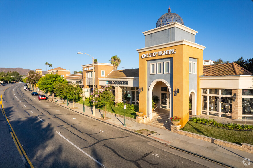 756-868 E Thousand Oaks Blvd, Thousand Oaks, CA for lease - Building Photo - Image 1 of 19