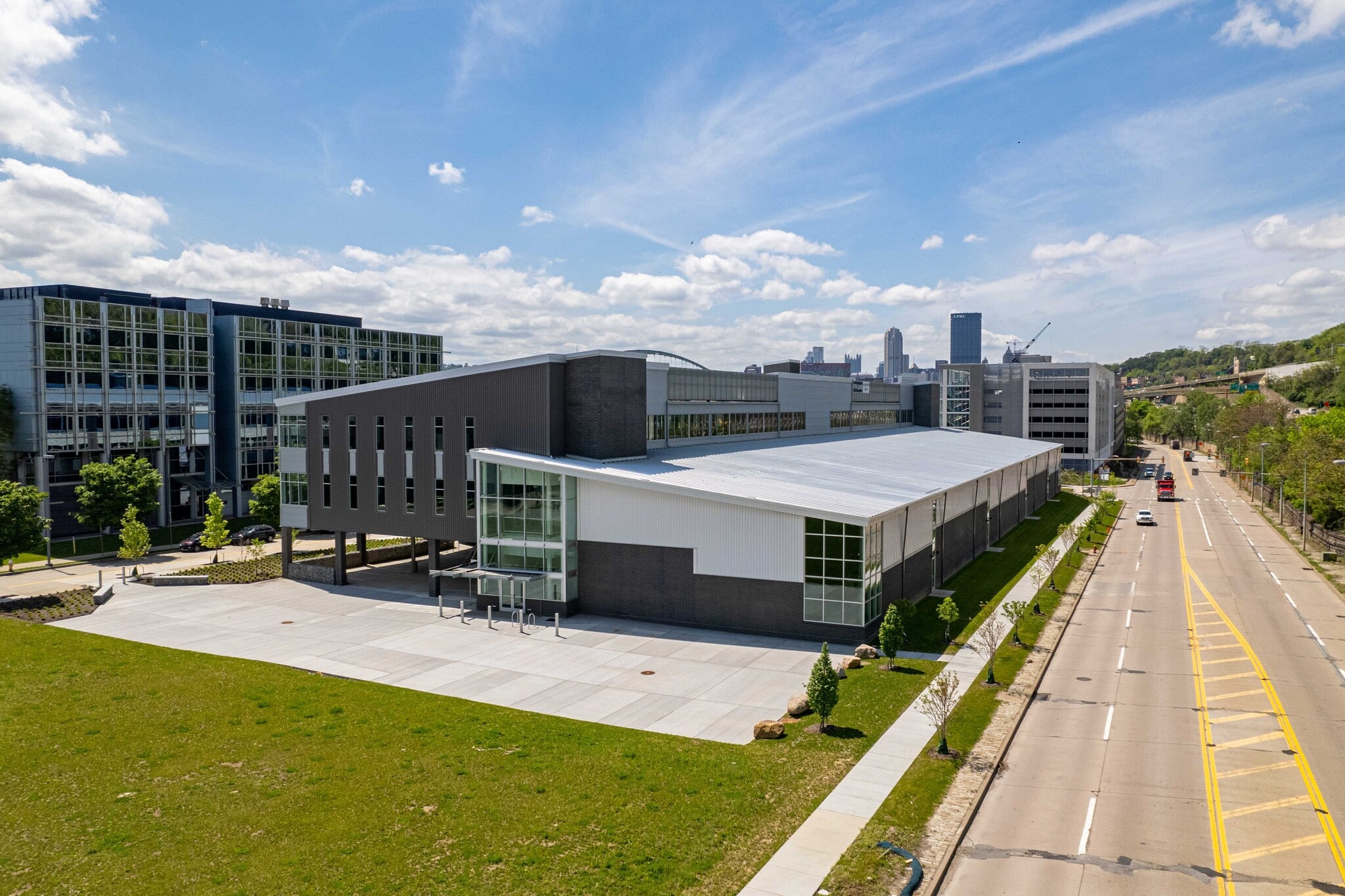 709 Technology Dr, Pittsburgh, PA for lease Building Photo- Image 1 of 9