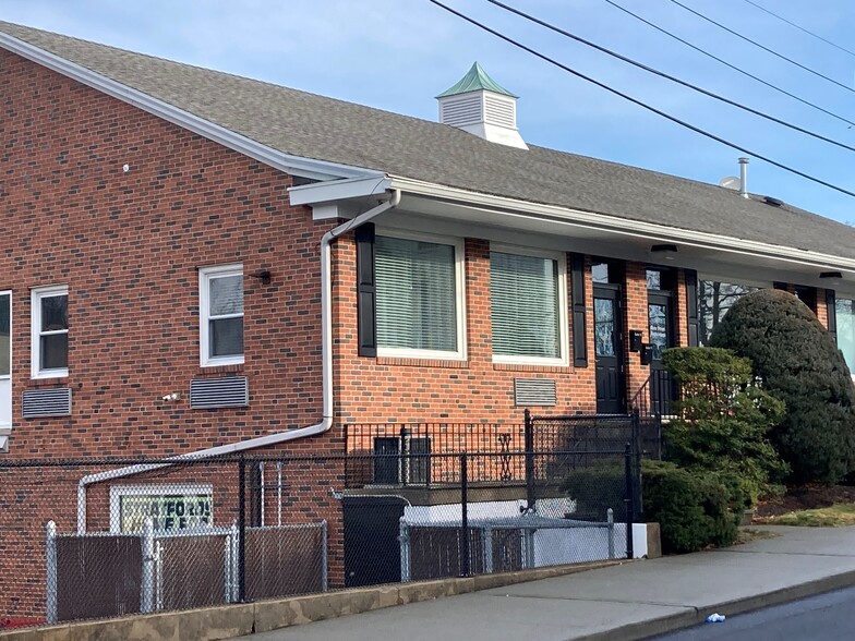 2385 Main St, Stratford, CT for lease - Building Photo - Image 2 of 2