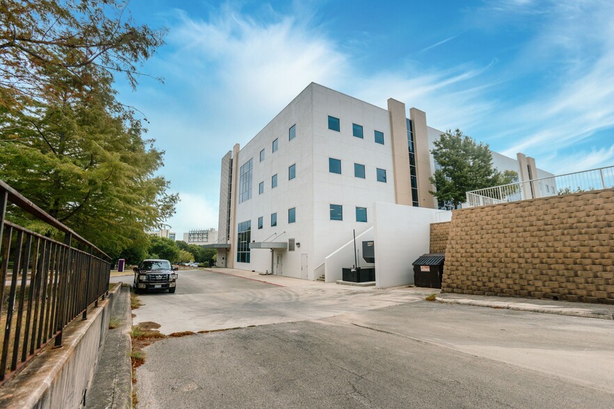 5109 Medical Dr, San Antonio, TX for lease - Building Photo - Image 3 of 7