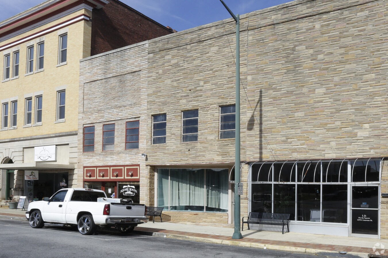 117 E Laurens St, Laurens, SC 29360