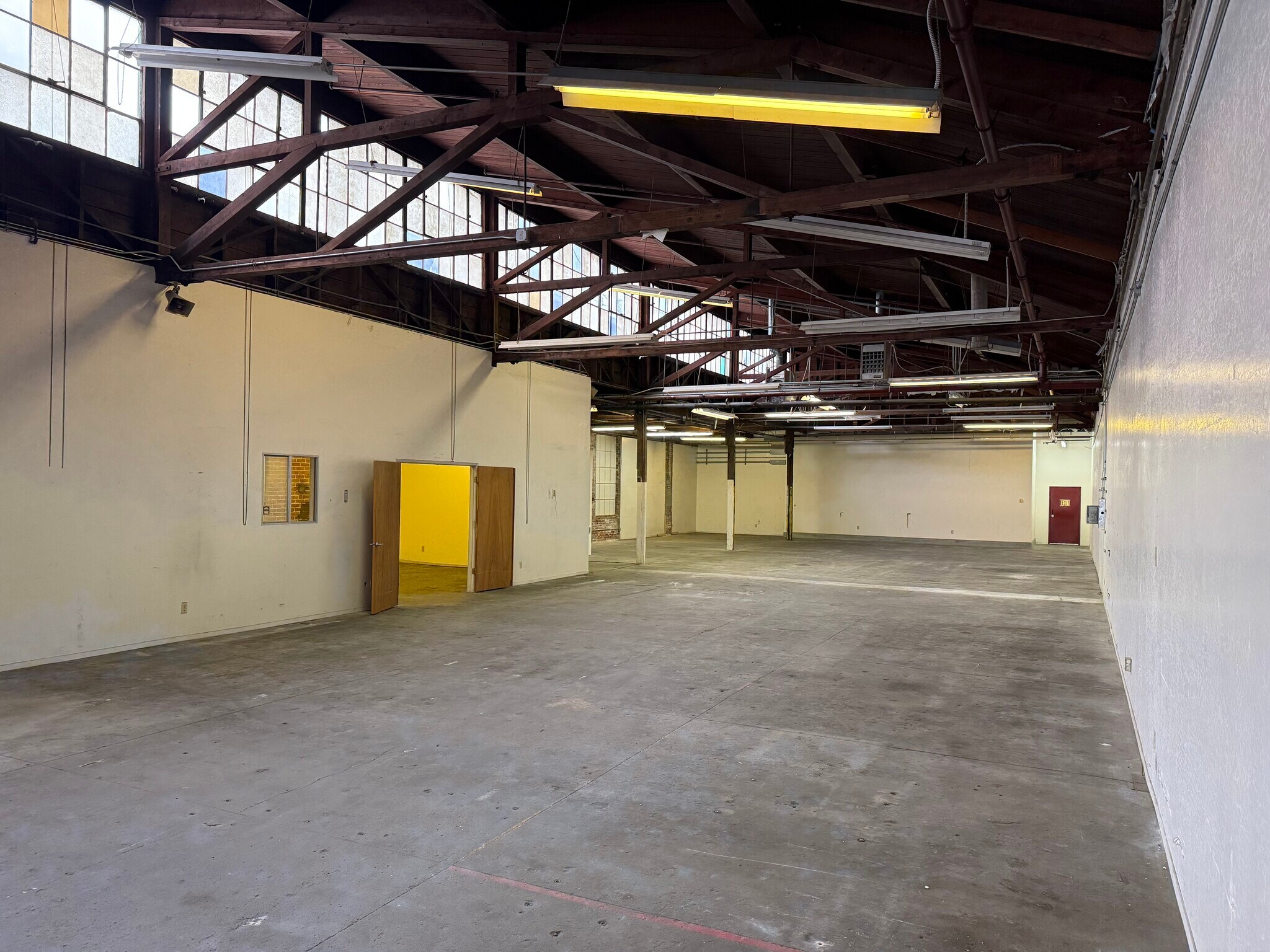954 60th St, Oakland, CA for lease Interior Photo- Image 1 of 2