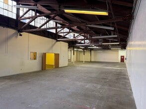 954 60th St, Oakland, CA for lease Interior Photo- Image 1 of 2