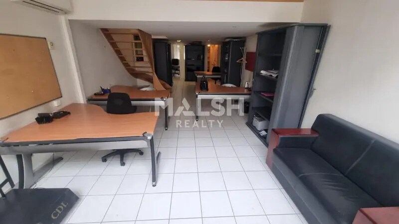 Multifamily in Lyon for sale - Interior Photo - Image 1 of 11