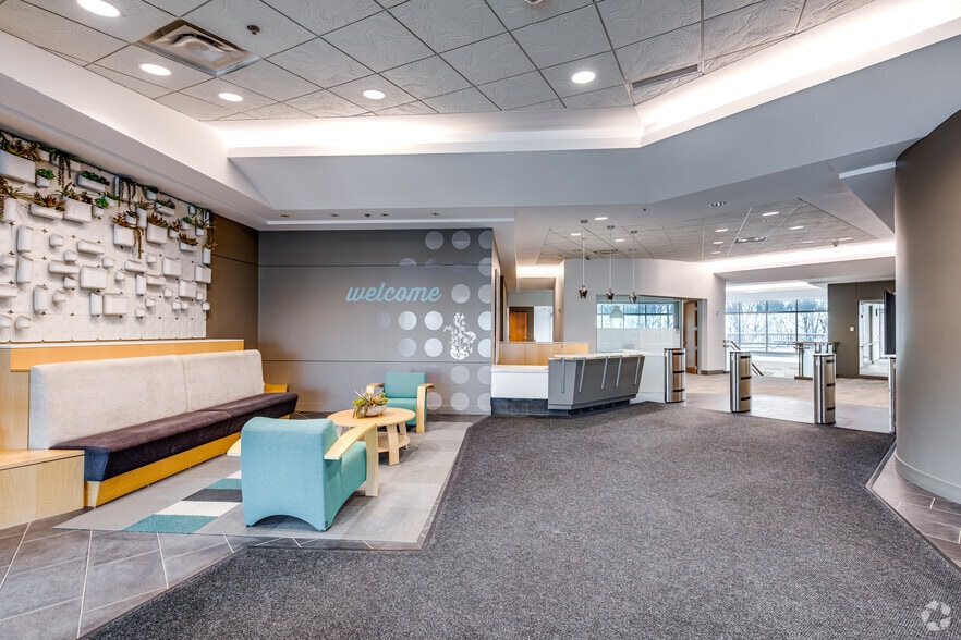 2655 Eagan Woods Dr, Eagan, MN for lease - Lobby - Image 3 of 37