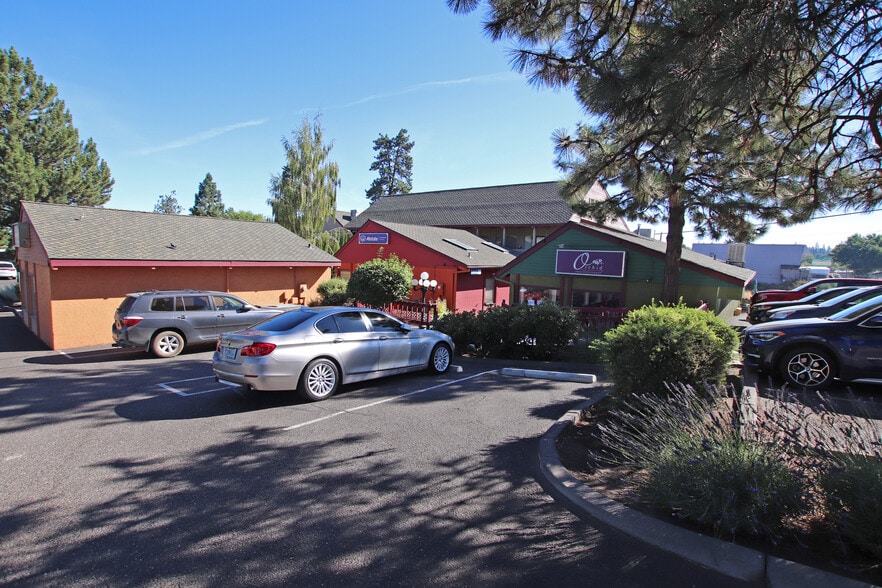 1900 NE Division St, Bend, OR for lease - Building Photo - Image 3 of 7