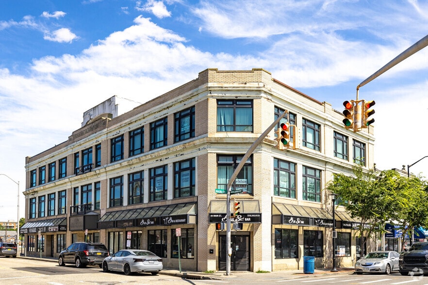 82-84 Main St, Hempstead, NY for lease - Primary Photo - Image 1 of 6