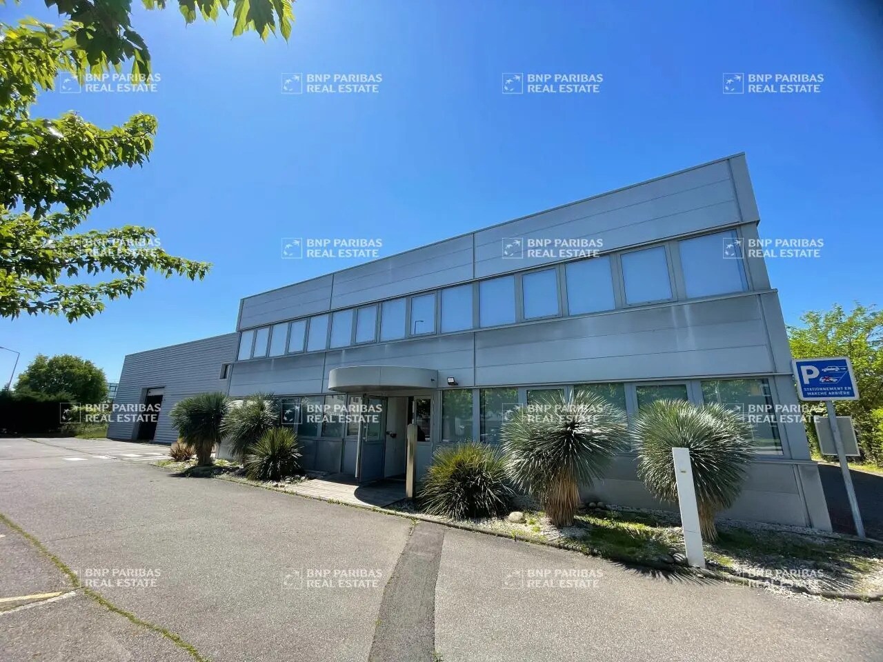 Flex in Toulouse for lease Building Photo- Image 1 of 23