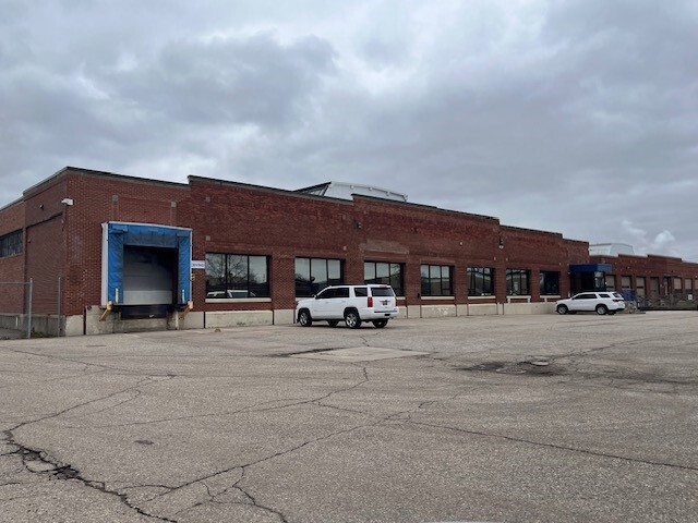 2710 N Pitcher St, Kalamazoo, MI for lease - Building Photo - Image 1 of 14