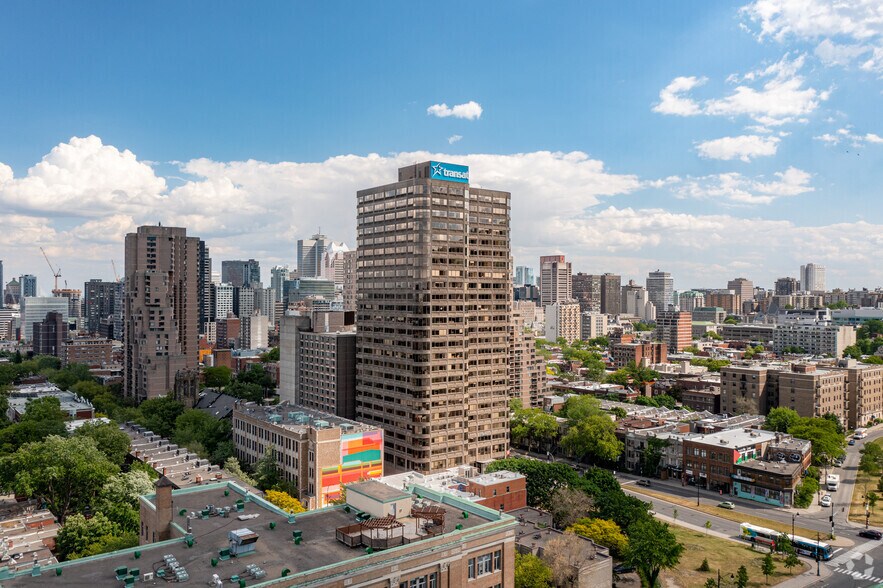 300 Rue Léo-Pariseau, Montréal, QC for lease - Building Photo - Image 2 of 4