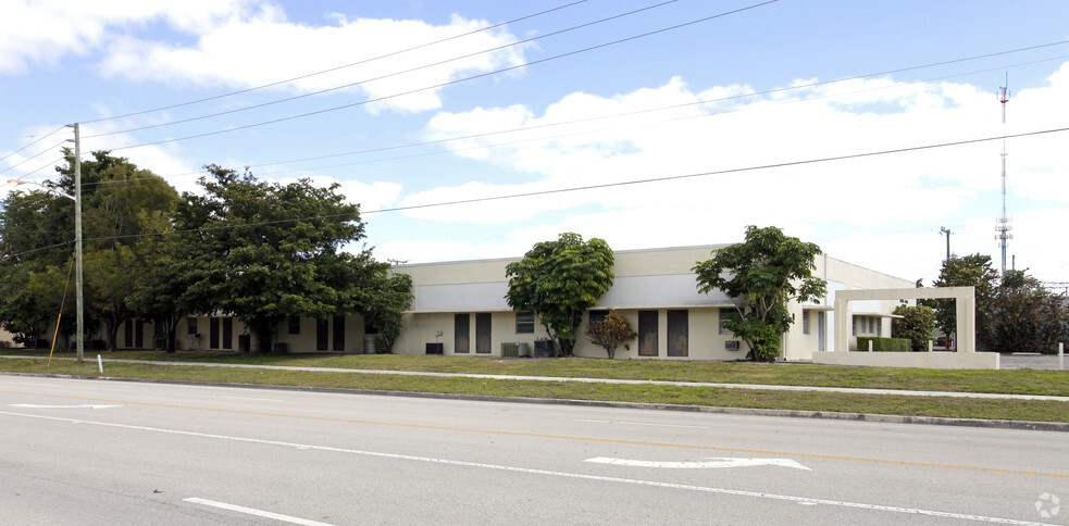 2400 NW Boca Raton Blvd, Boca Raton, FL for lease - Building Photo - Image 2 of 3