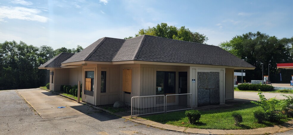 2920 NE Adams St, Peoria, IL for sale - Building Photo - Image 2 of 18