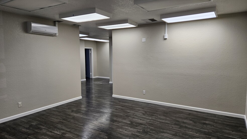 1301 K St, Modesto, CA for lease - Interior Photo - Image 1 of 12