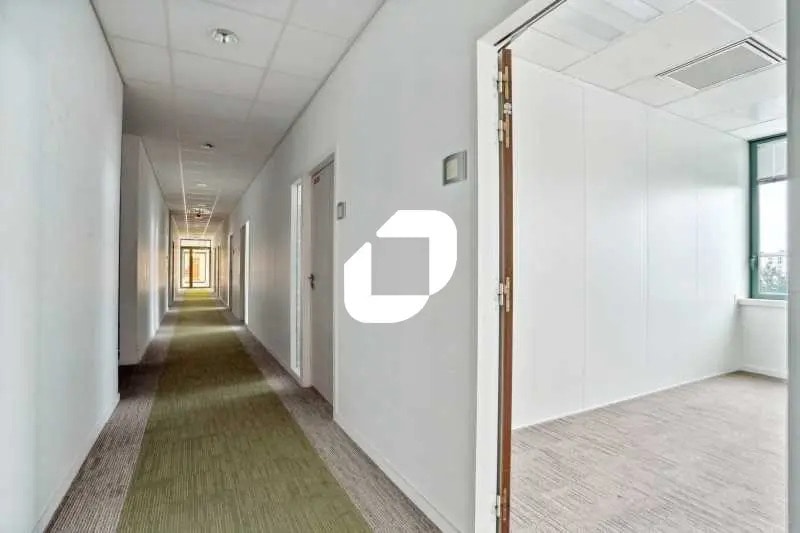 Office in Aubervilliers for lease - Interior Photo - Image 2 of 14