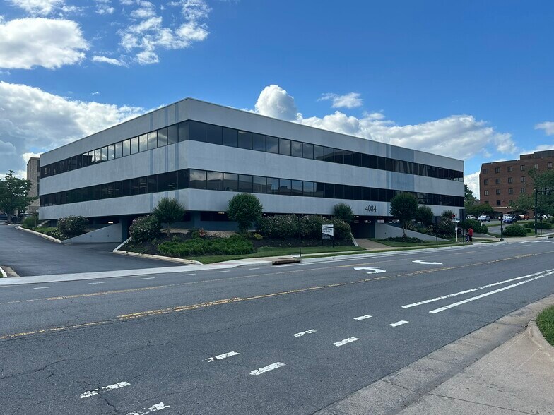 4084 University Dr, Fairfax, VA for lease - Building Photo - Image 3 of 13