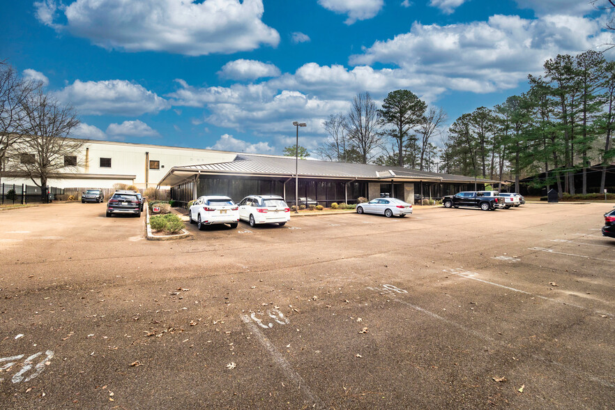 2525 Lakeward Dr, Jackson, MS for lease - Building Photo - Image 1 of 2